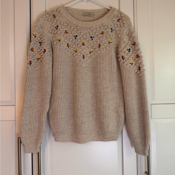 Chic Beige Sweater with Floral Accents - Picture 1 of 5